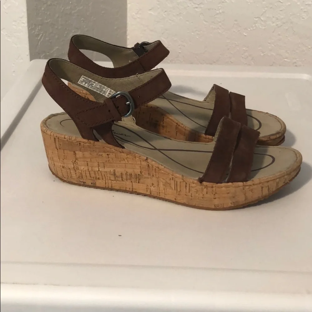 Eddie Bauer Platform sandals